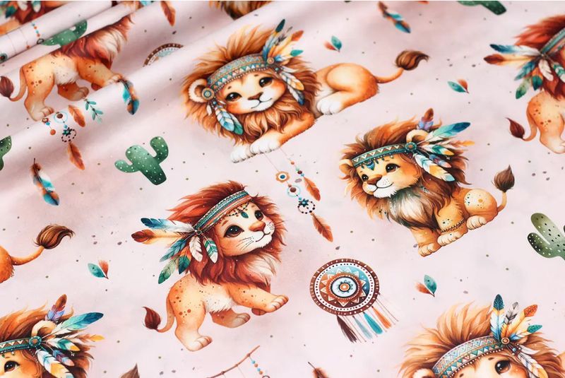 Tessuto di Cotone 160cm. Stampa Digitale "Leoni indiani" con cactus e acchiappasogni su uno sfondo acquerello e cacao SKD-160-081