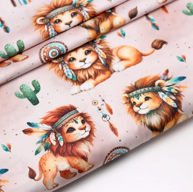 Tessuto di Cotone 160cm. Stampa Digitale "Leoni indiani" con cactus e acchiappasogni su uno sfondo acquerello e cacao SKD-160-081