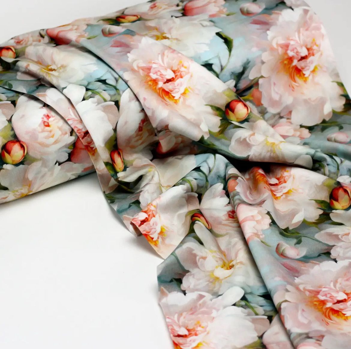 Tessuto di Cotone Rasatello "Peonie" su sfondo azzurro Stampa digitale № F-3577 