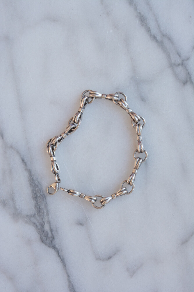 Silver bow bracelet