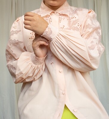 Baby pink embroidery blouse L/XL