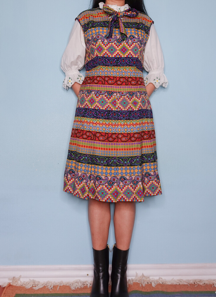 Colorful retro dress with bow collar L/M