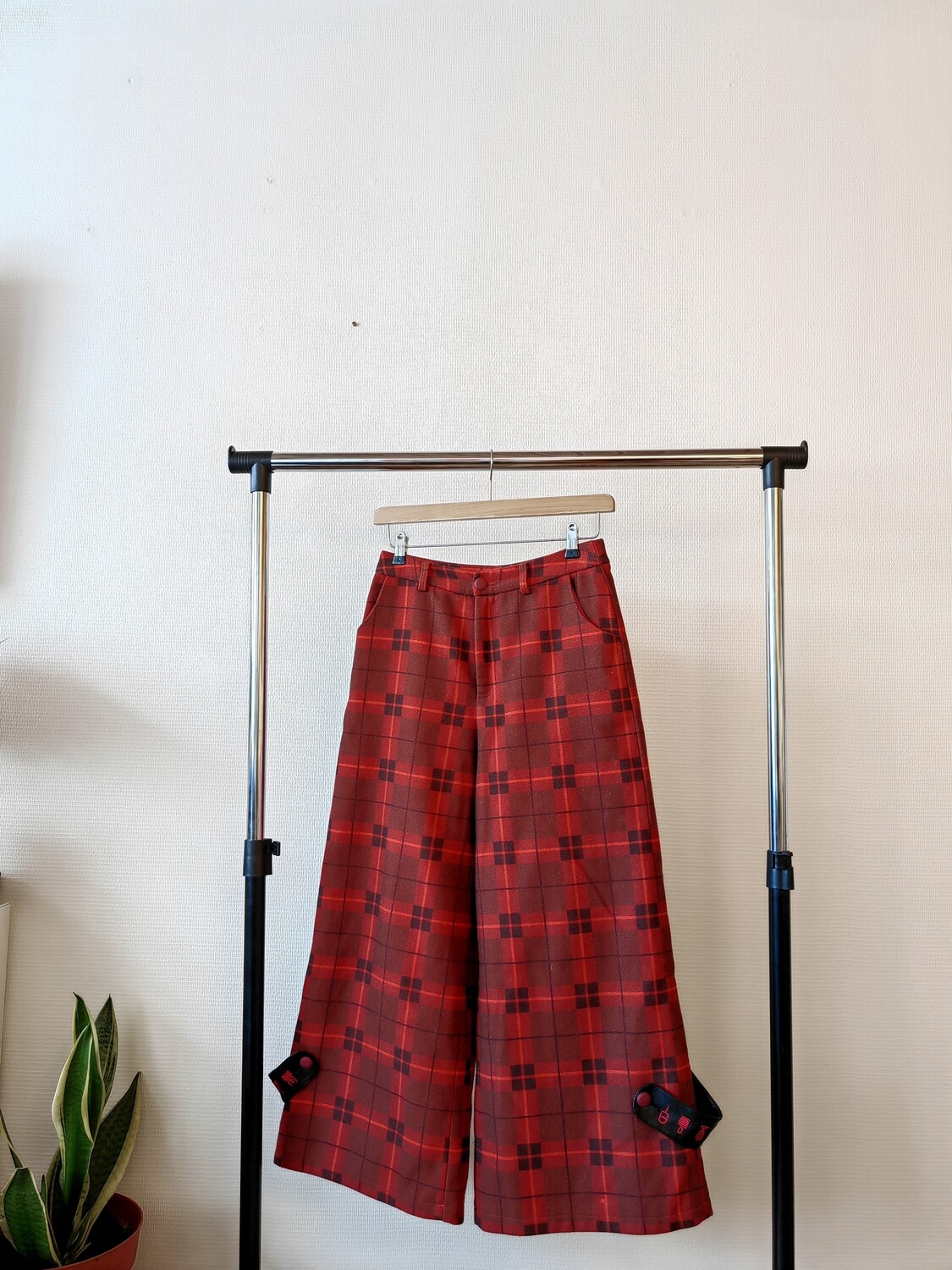 Dark red thick bell bottom pants M/L