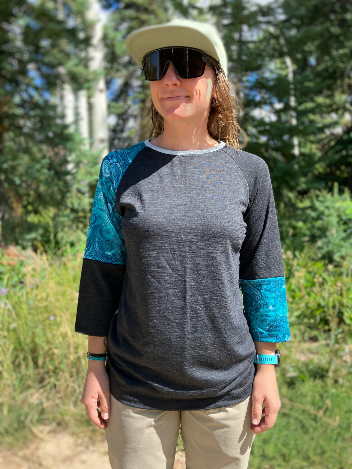 Women's Medium :: Up Cycled Light Weight Merino Wool 3/4 Sleeve MTB Jersey :: Chrysocolla Dreams :: Air Vent Backing