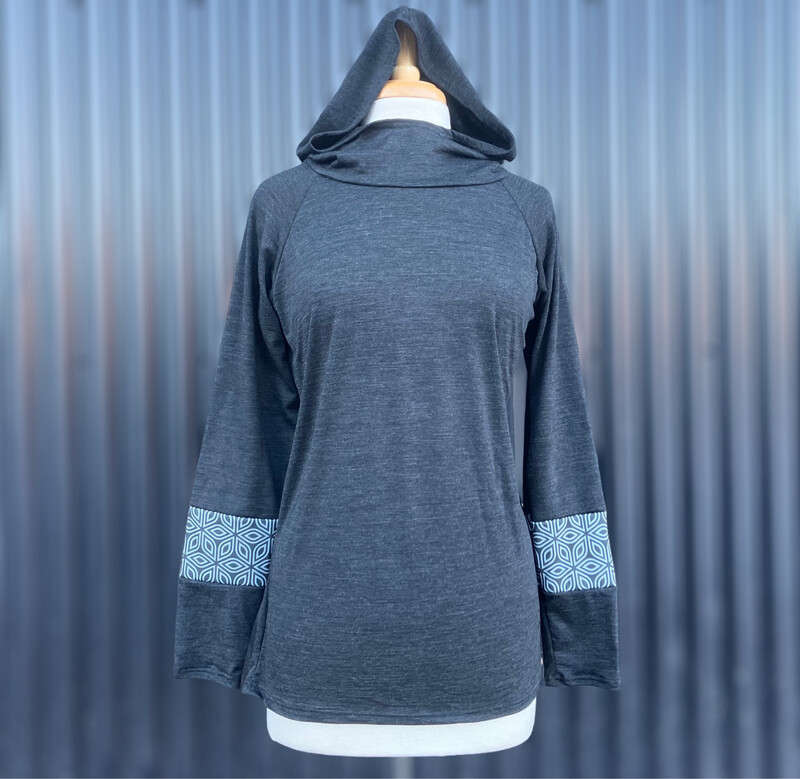 Light Weight Merino Wool Eight Mile Hoodie :: Up Cycled Starflower Details :: Women's Medium