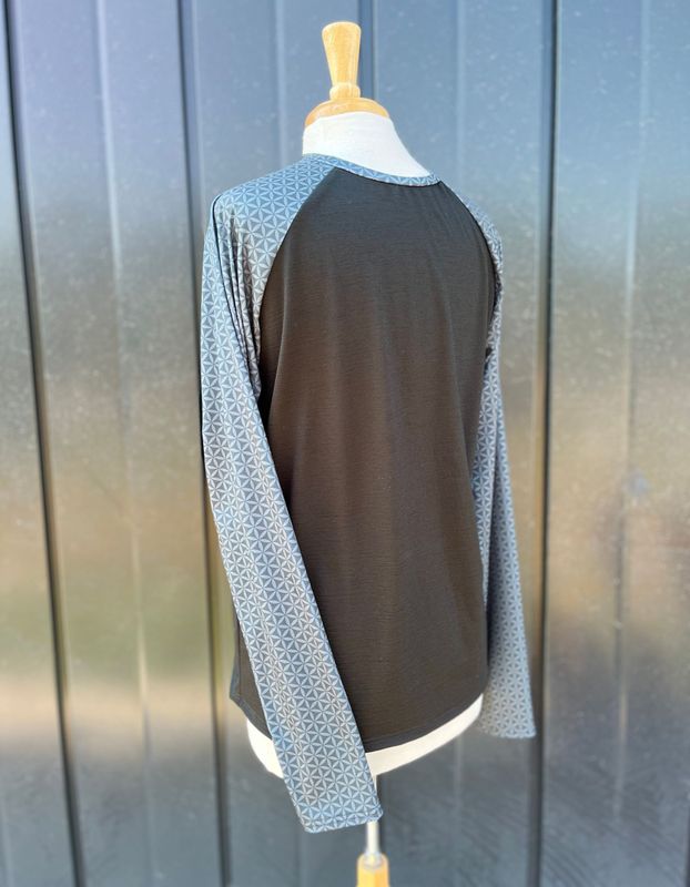 Men's Medium :: Light Weight Merino Wool Long Sleeve Active Jersey :: Flower Of Life :: One Of A Kind