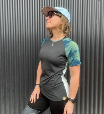 Women’s XS :: Mid Weight Merino Wool Short Sleeve Active Jersey :: Merino Air Vent Backing + Plant Dyed Details