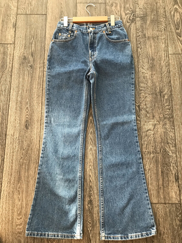 Medium Dark Wash Levis 515 Flare Jeans