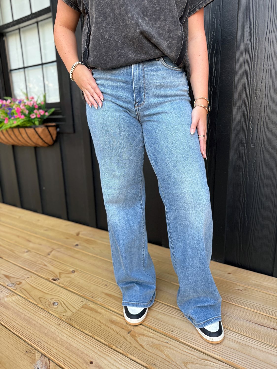 826251 Signature Style