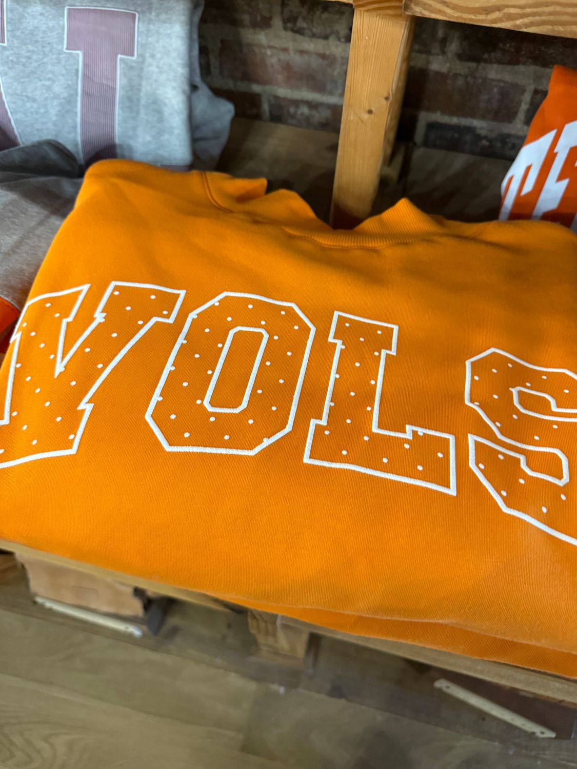 3043 Vols Mock Neck
