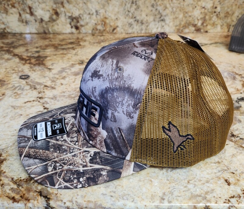 max 7 /black logo /duck
