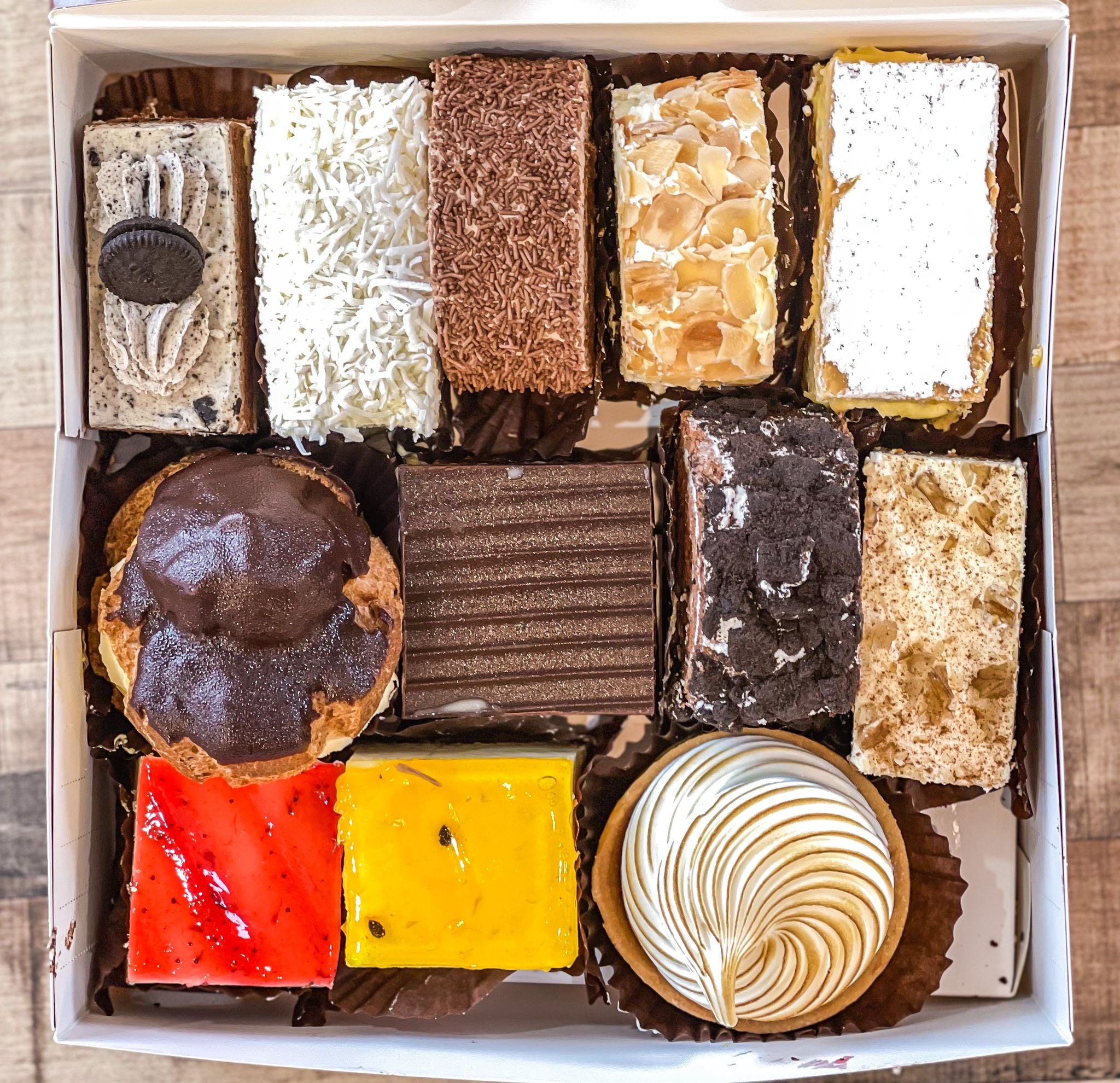 12 Classic Sweet Pieces box