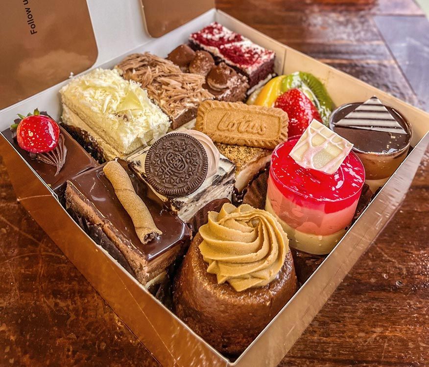 10 Deluxe Sweet Pieces Box