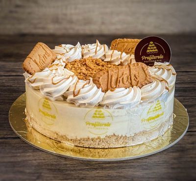 A lotus biscoff cheesecake with crumbled lotus biscoff biscuit on top