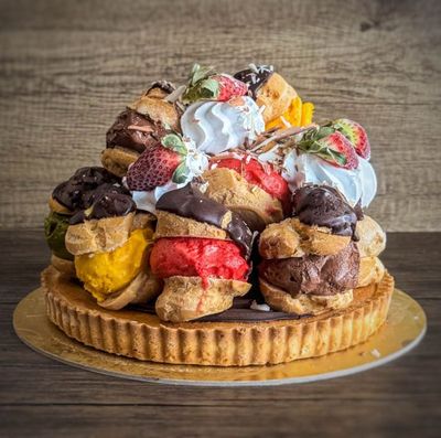 Profiterole Ice Cream Cake with 14 mixed gelato Pieces