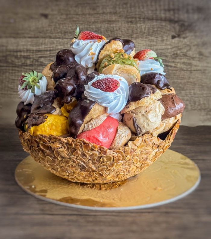 Profiterole Ice Cream Cake with 17 mixed gelato Pieces