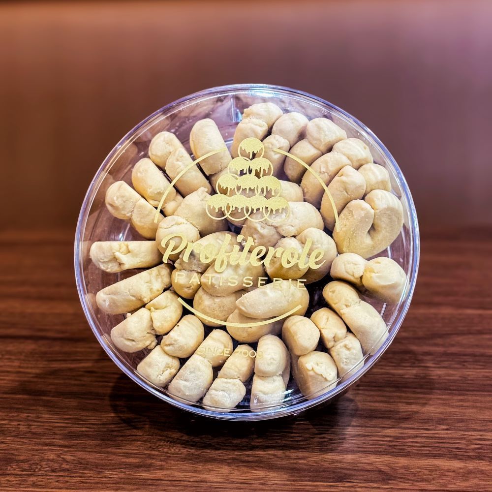 a Shortbread Cookie box (Ghraybe)