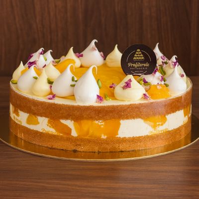Mango Cake a mango cake with fresh mango pieces & fresh cream