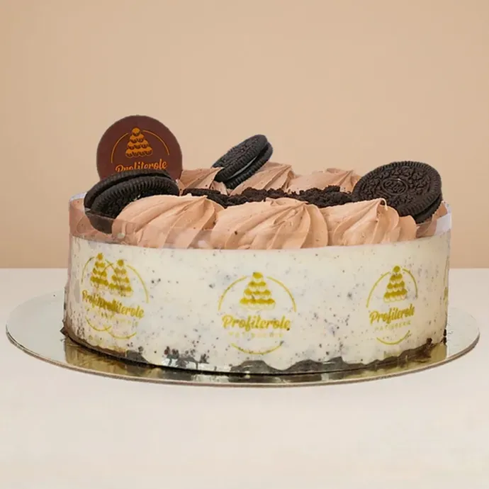 oreo cheesecake from the side showing its base made from crushed cookies infused in cream cheese filling