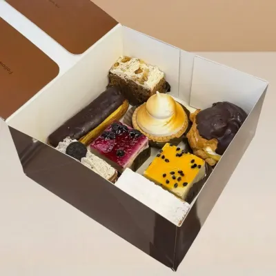 8-piece box of classic cakes