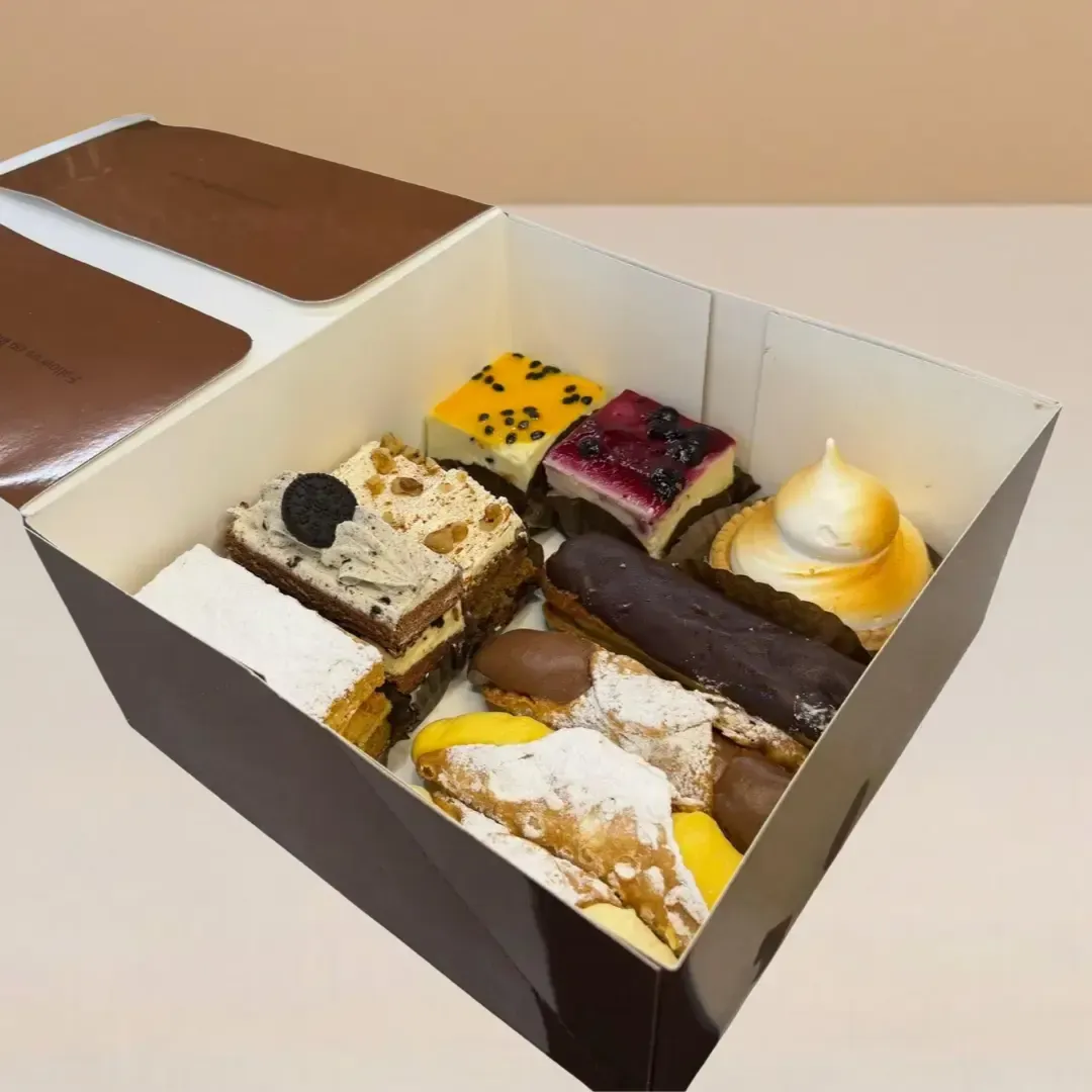 10-piece box of classic cakes
