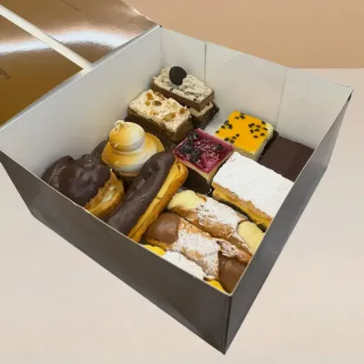 12-piece box of classic cakes