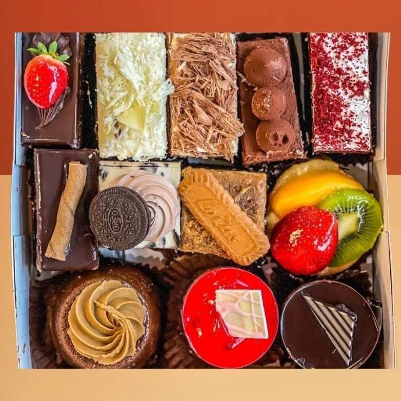 8 Deluxe Sweet Pieces Box