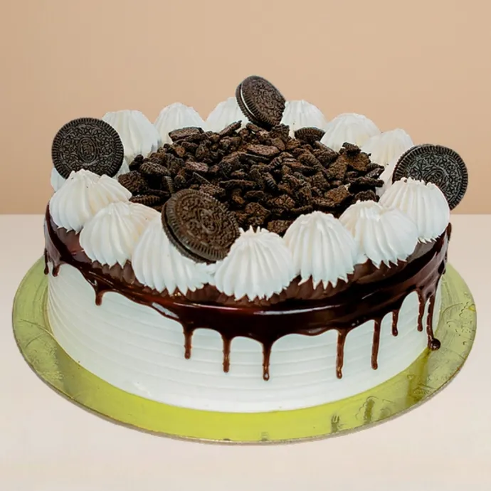 side view of the oreo ice cream cake showing the airy gelato base dripping with chocolate ganache