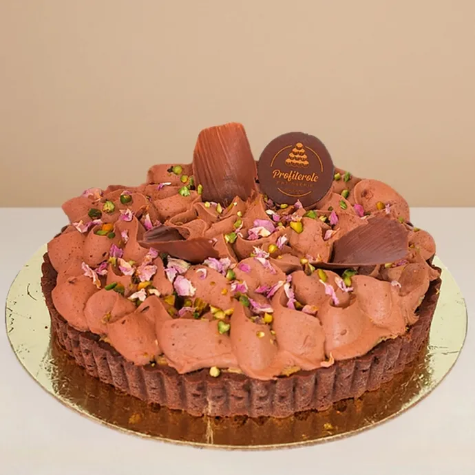 side view of the dubai chocolate cake showing the beautiful ridges of its sable base