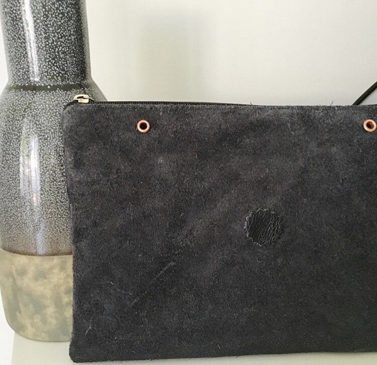 POCHETTE JADE EN PEAU