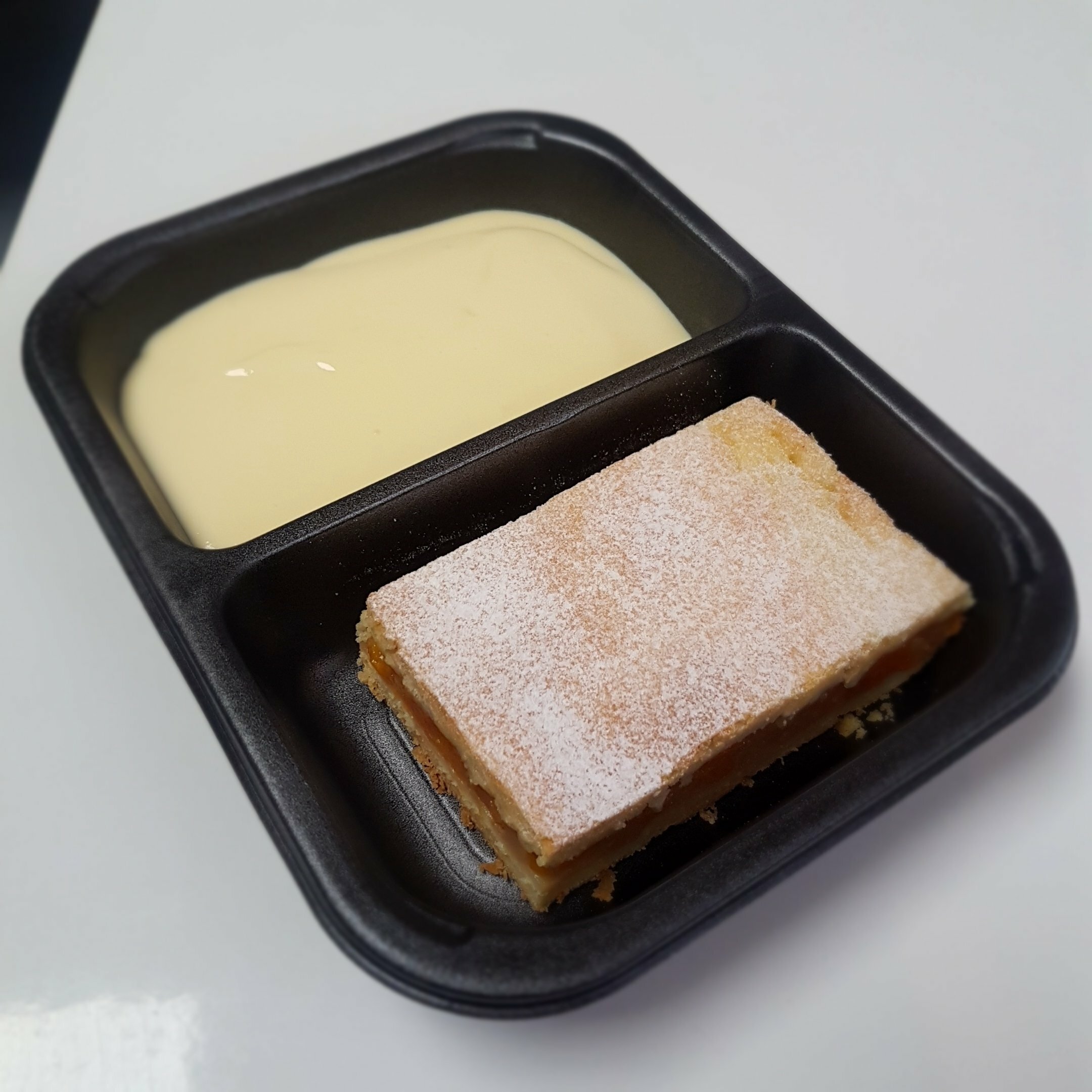 Apple & Cinnamon Shortcake with Custard