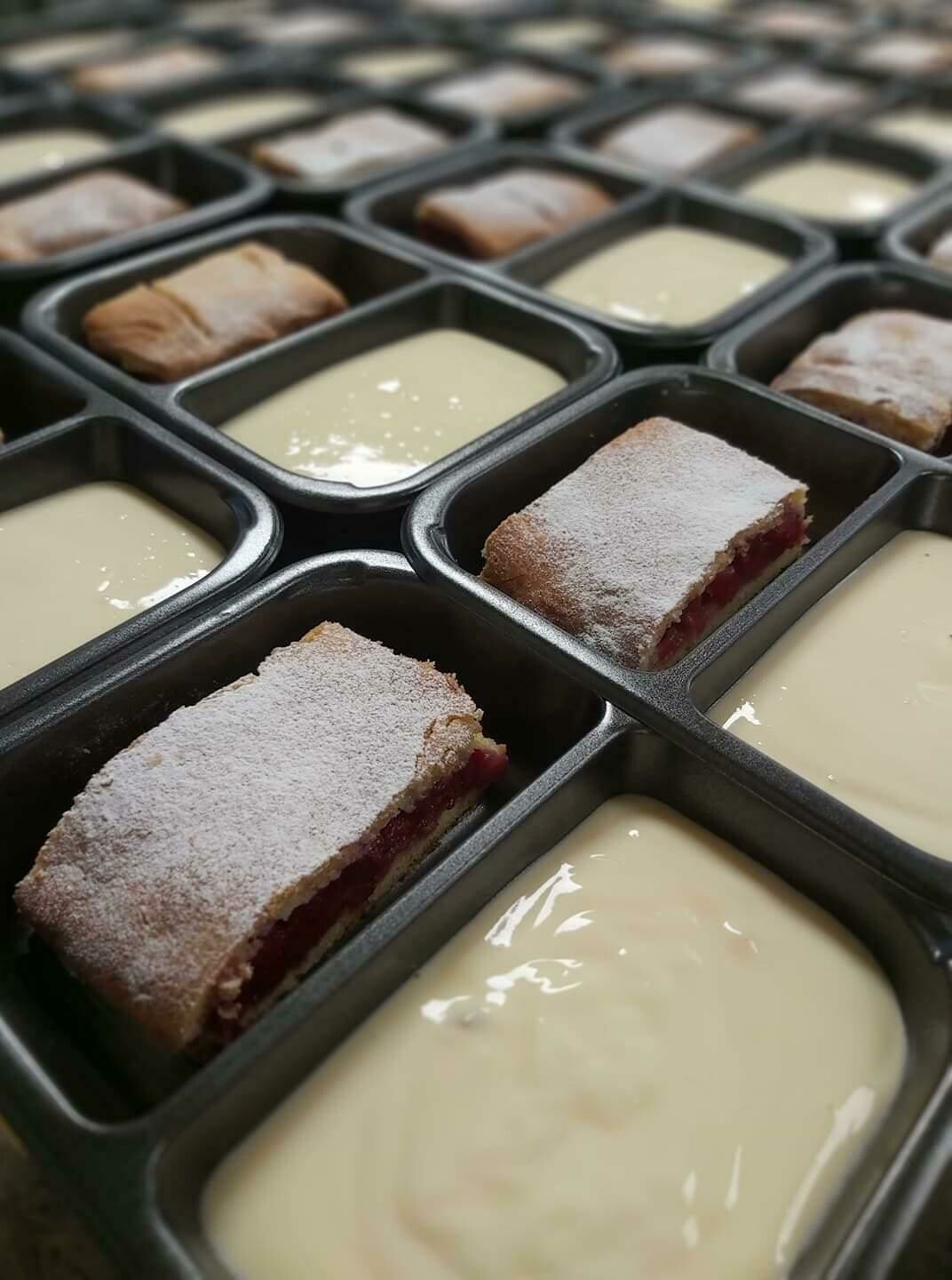 Apple & Cinnamon Shortcake with Custard