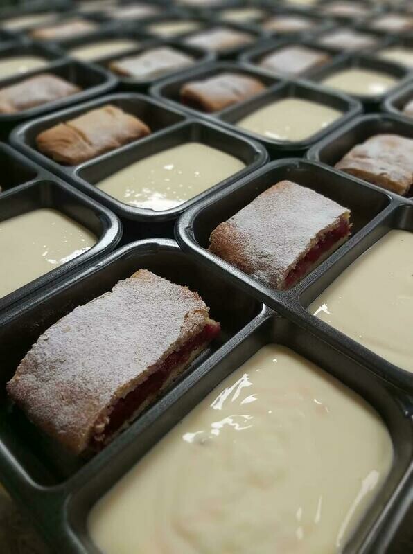 Apple & Cinnamon Shortcake with Custard