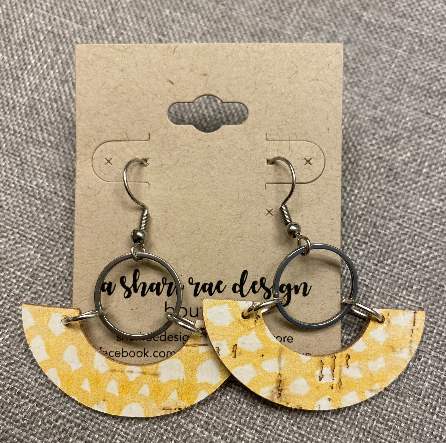 Yellow &amp; White Dot Circle Arch