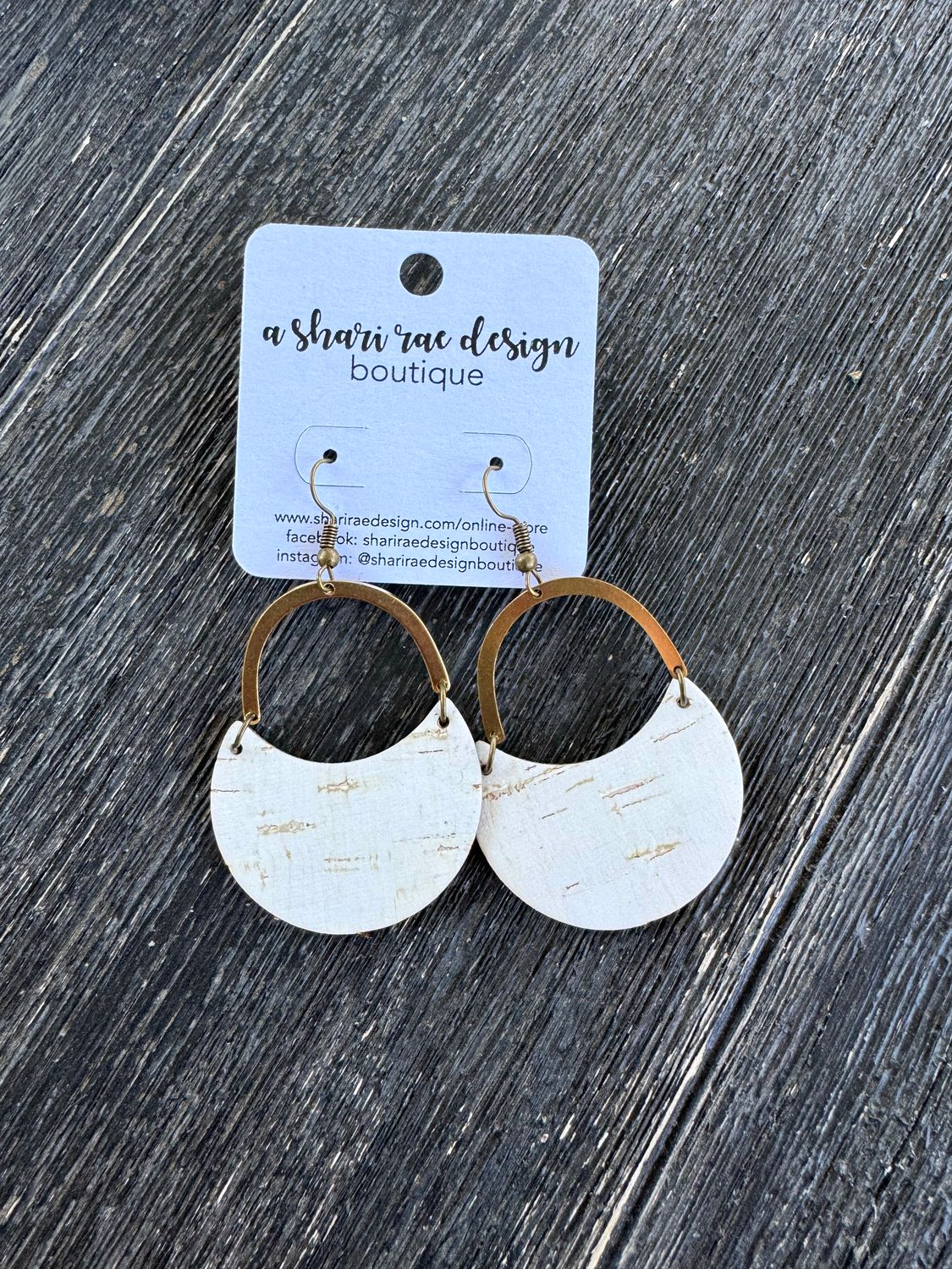 Natural Linen Basket Brass Arches
