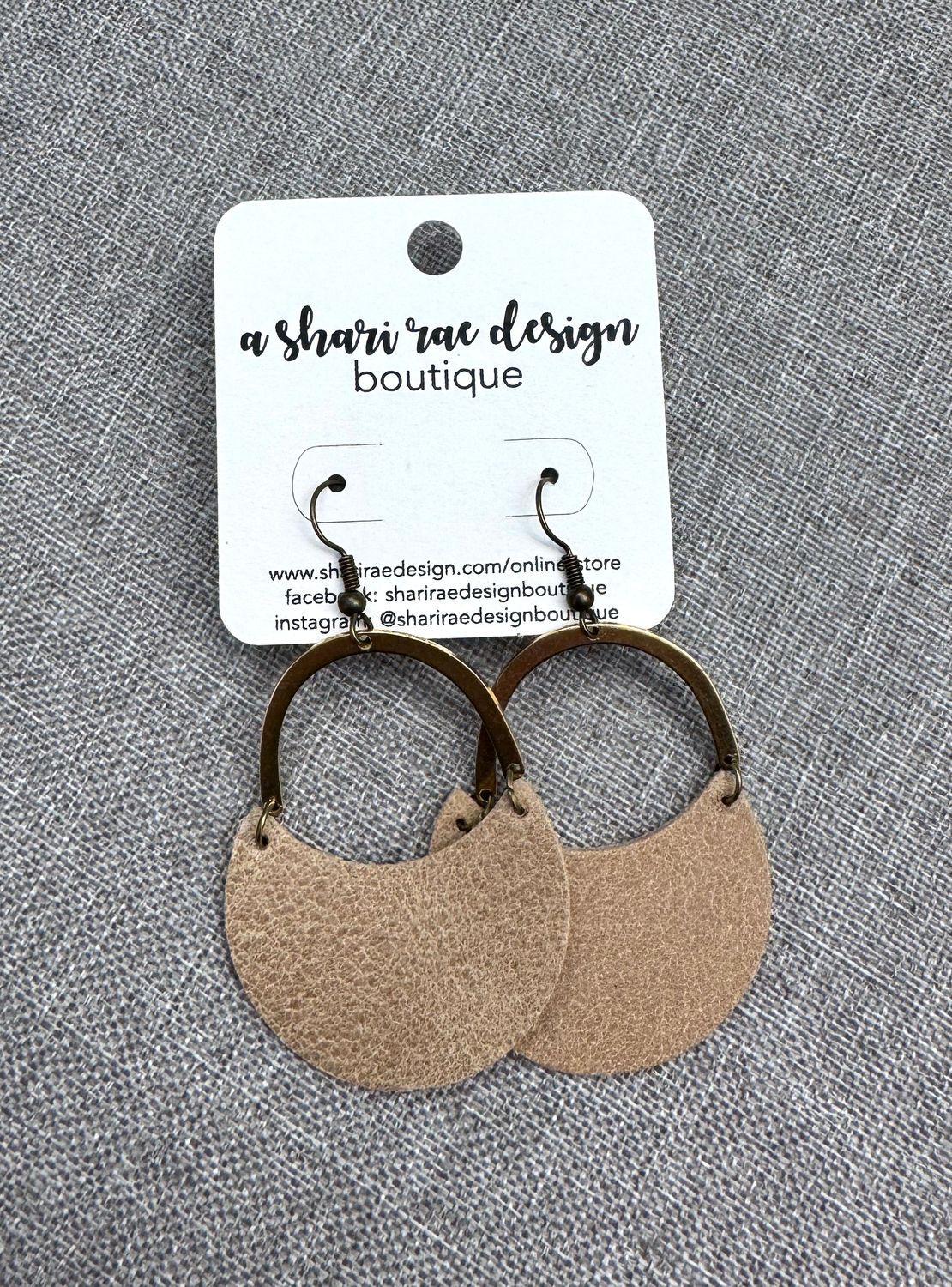 Natural Tan Basket Brass Arches
