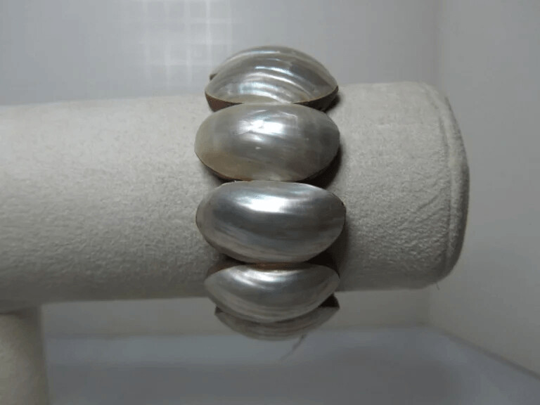 White Shell and Wood - Stretchable