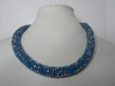 Seed Bead Stretchable in Blue