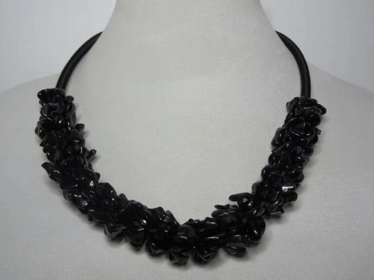 Black Quartzite Chips with Rubber
