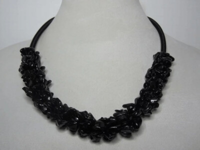 Black Quartzite Chips with Rubber