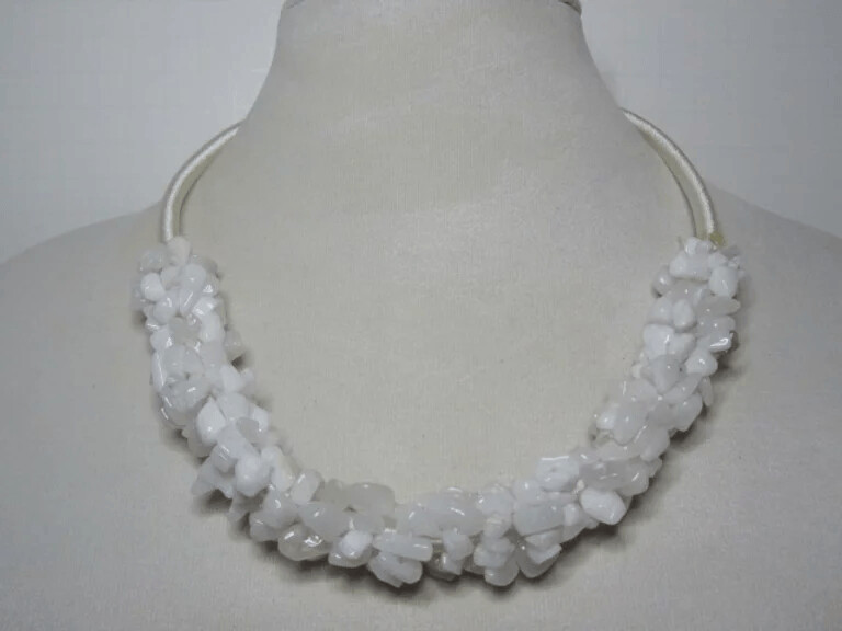 White Quartzite Chips with Rubber