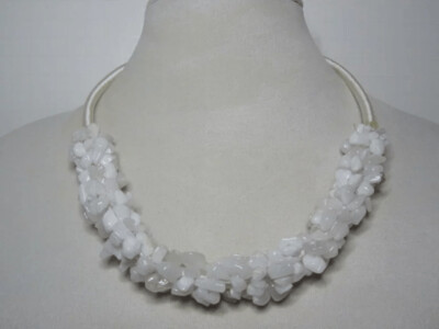 White Quartzite Chips with Rubber