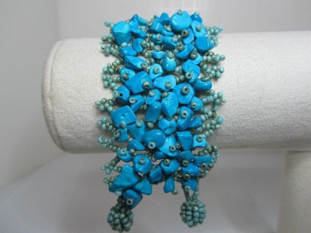 Turquoise Blue Howlite Chips and Seed Beads Mesh Bracelet