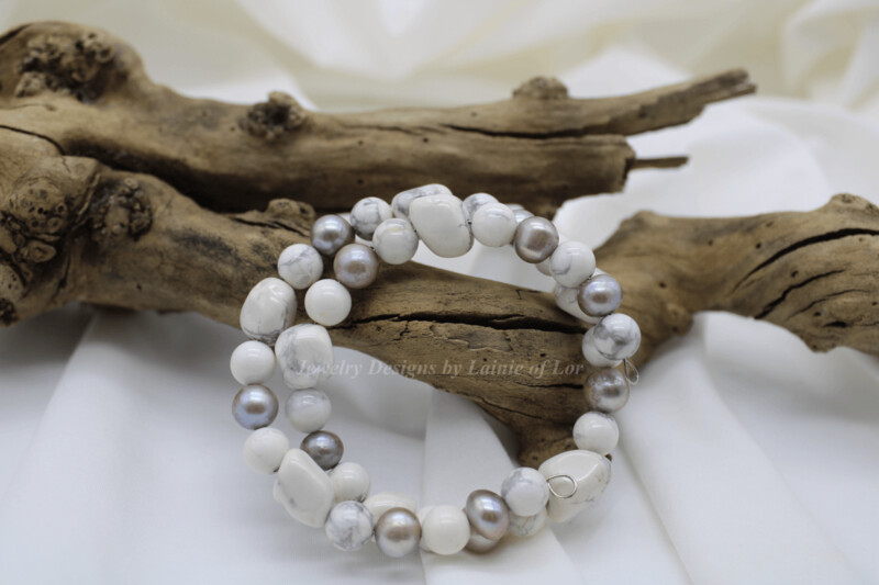 White Howlite and Pearls Memory Wire Bracelet