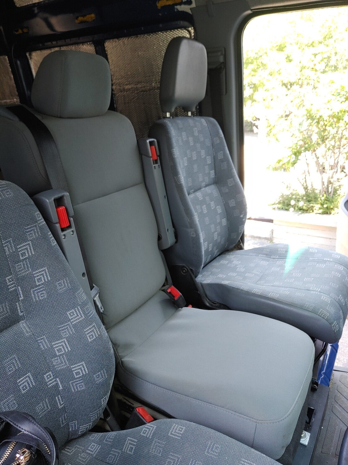Centre Seat W/ Shoulder Seat Belt