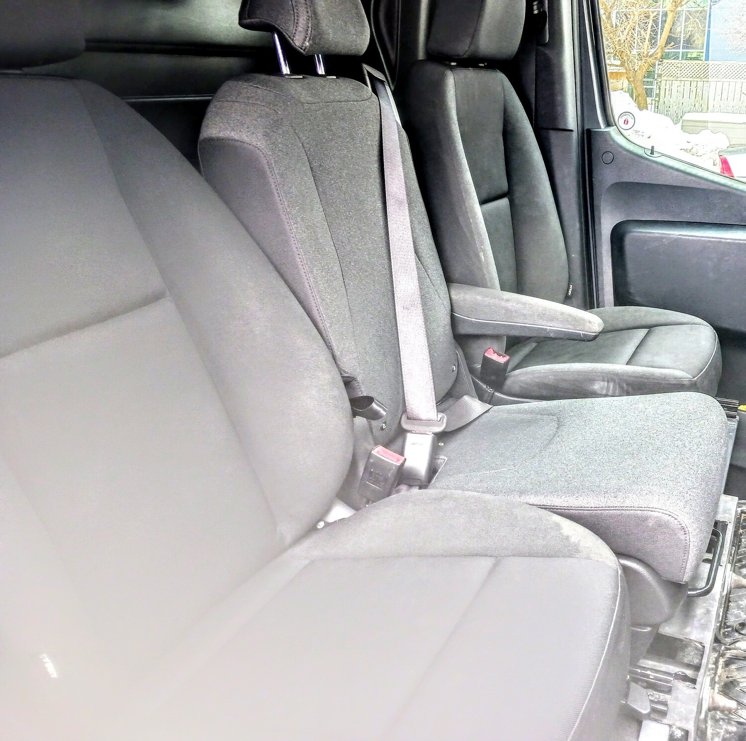 REMOVABLE - Centre Seat W/ Shoulder Seat Belt