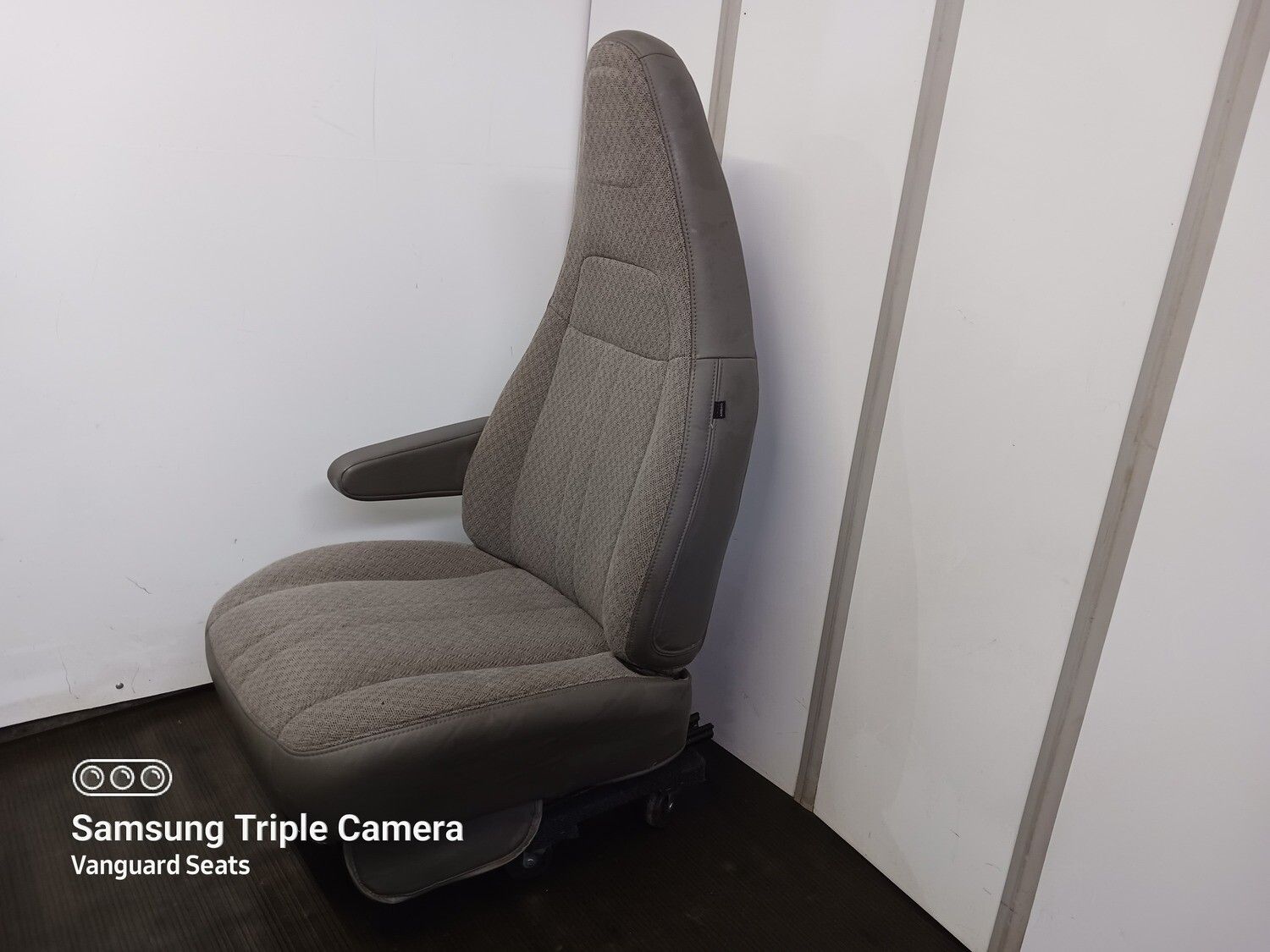 ​Chevy Express / GMC Savana Driver Seat w/ Airbag
