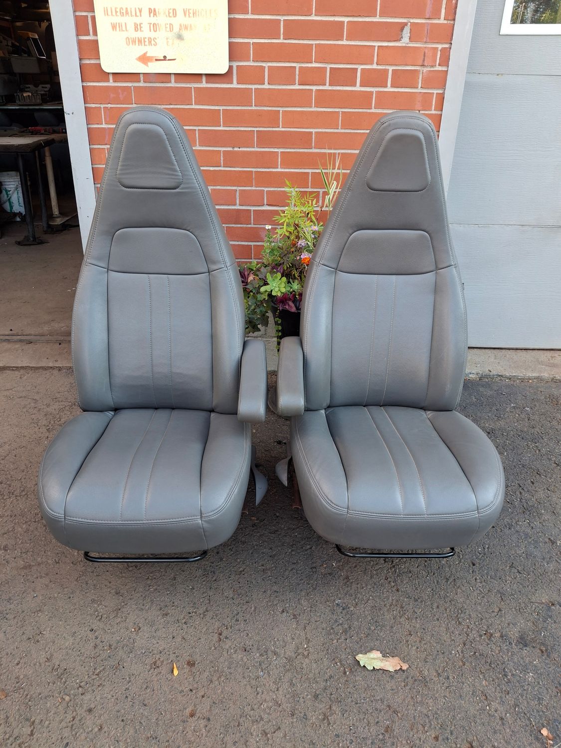 Chevy Express / GMC Savana Front Seats