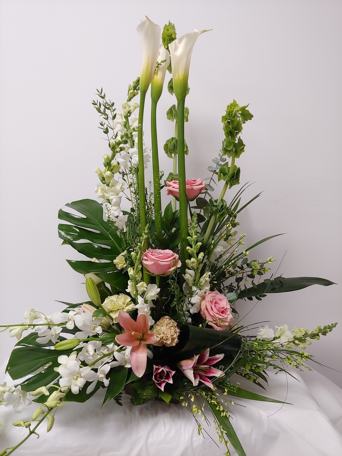 Corbeille funéraire rose et calla