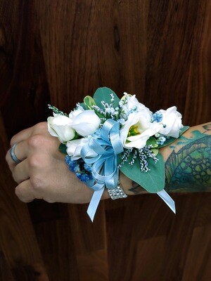 Bracelet marguerite blanche touche de bleu